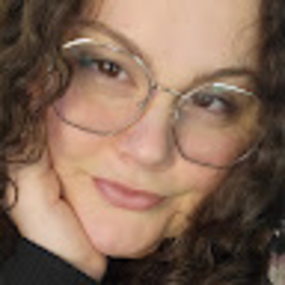 Meet your Posher, Liz - Picture 1 of 1